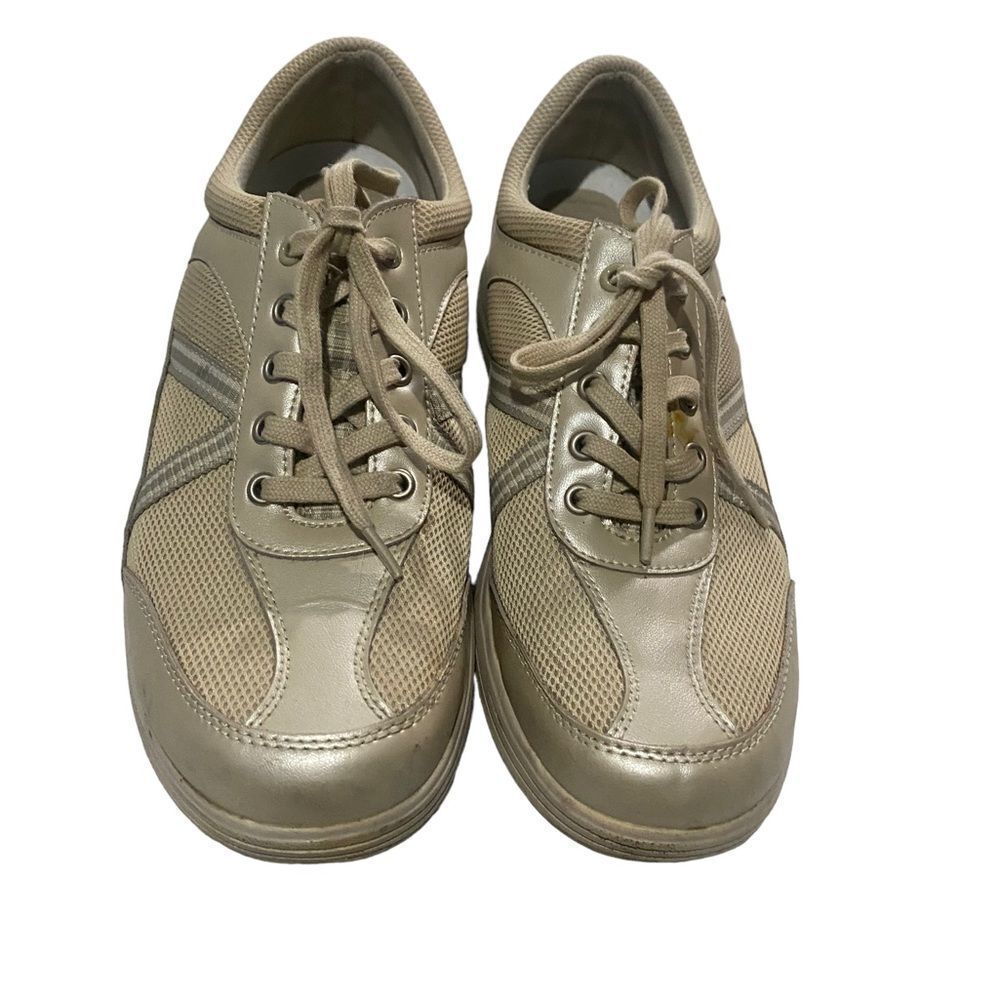 New Get Fit Grasshoppers Toggle Beige Athletic Women's Shoe Size 9.5 - EH38975